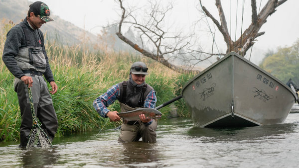 lower deschutes fly fishing info adventures steelhead trout guided boat drifting rowing